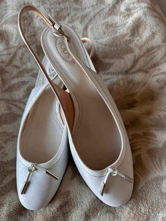 Prachtige schoenen van Tod’s maat 41 nieuw, Schoenen met lage hakken, Beige, Nieuw, Ophalen of Verzenden