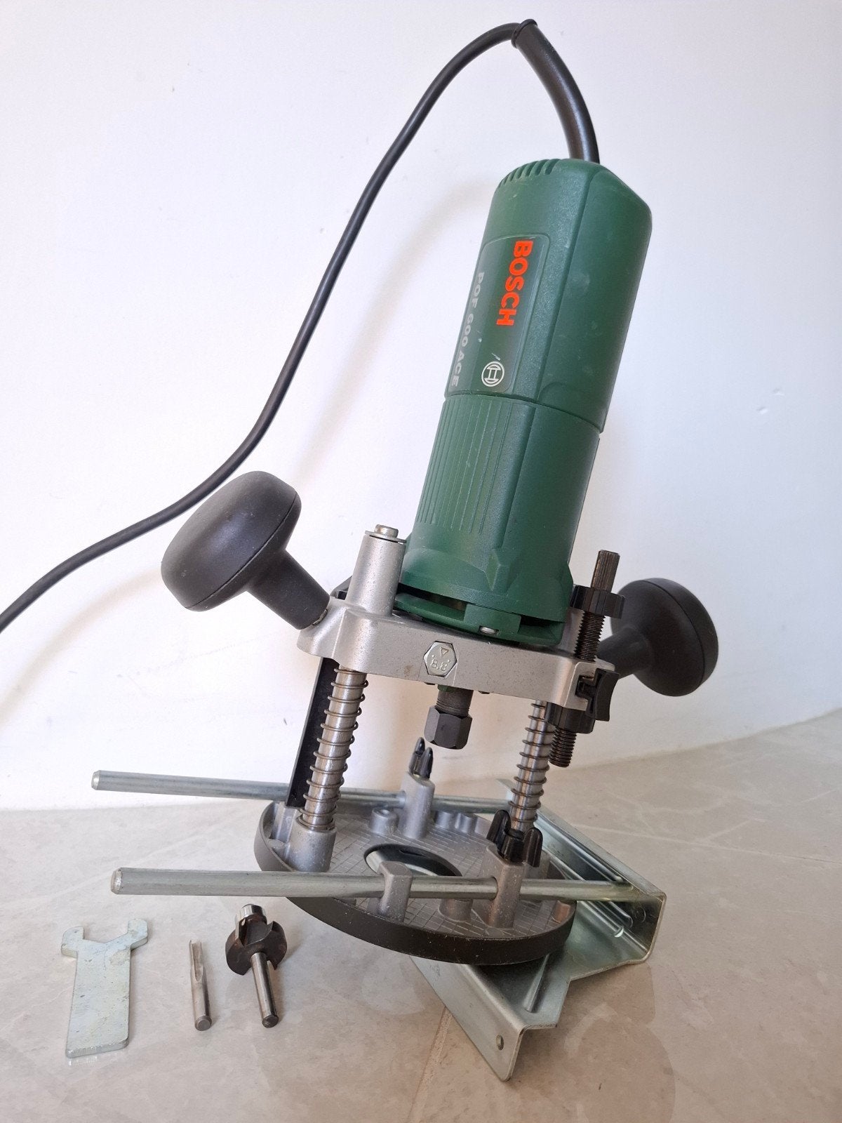 Bosch POF 600 ACE bovenfrees geleider, met frezen, 600W, 6mm, Ophalen, Zo goed als nieuw, Bovenfrees, Bosch