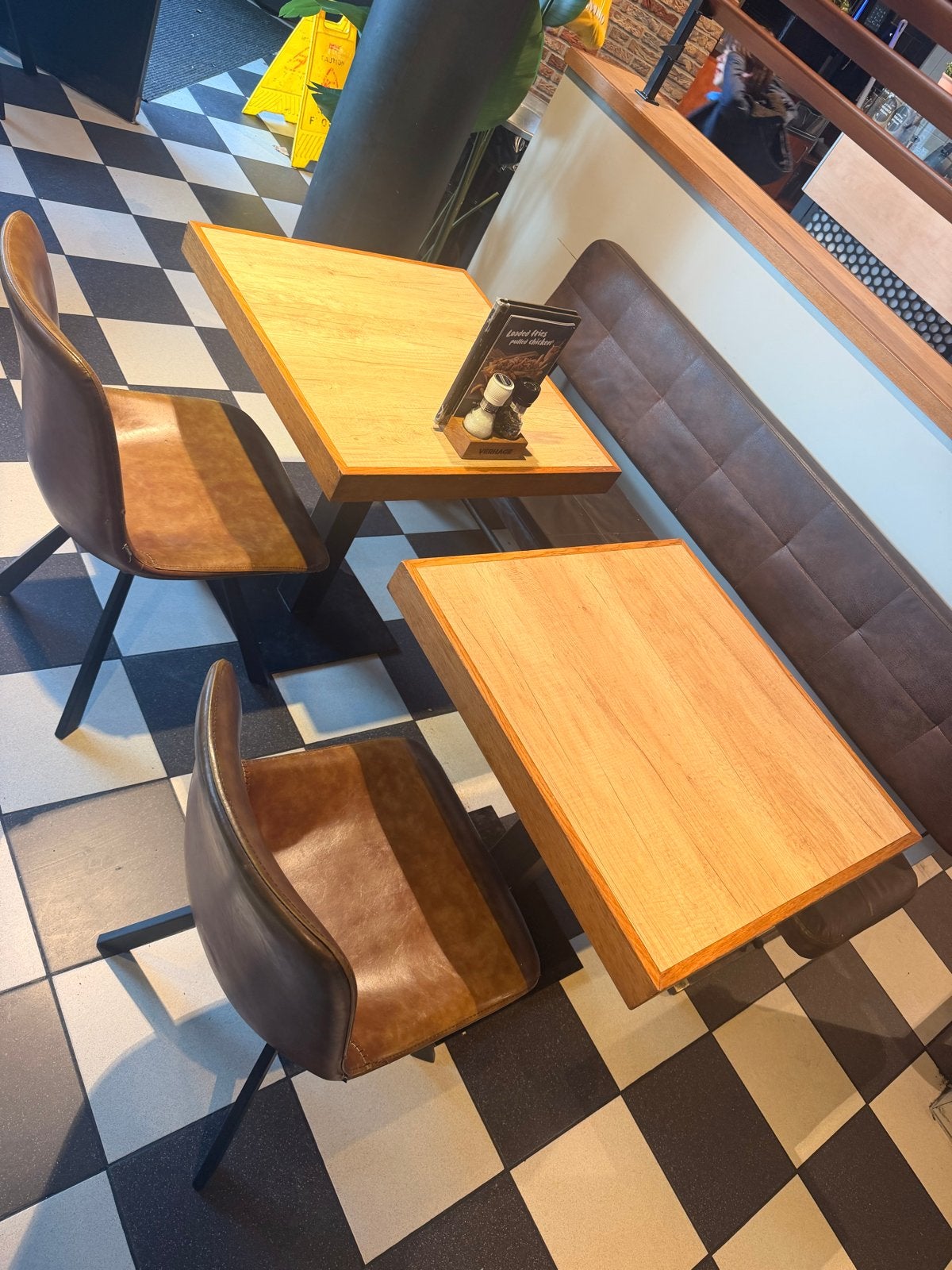 Complete restaurant inventaris: stoelen, tafels, banken, Zakelijke goederen, Ophalen, Gebruikt, Complete inventaris