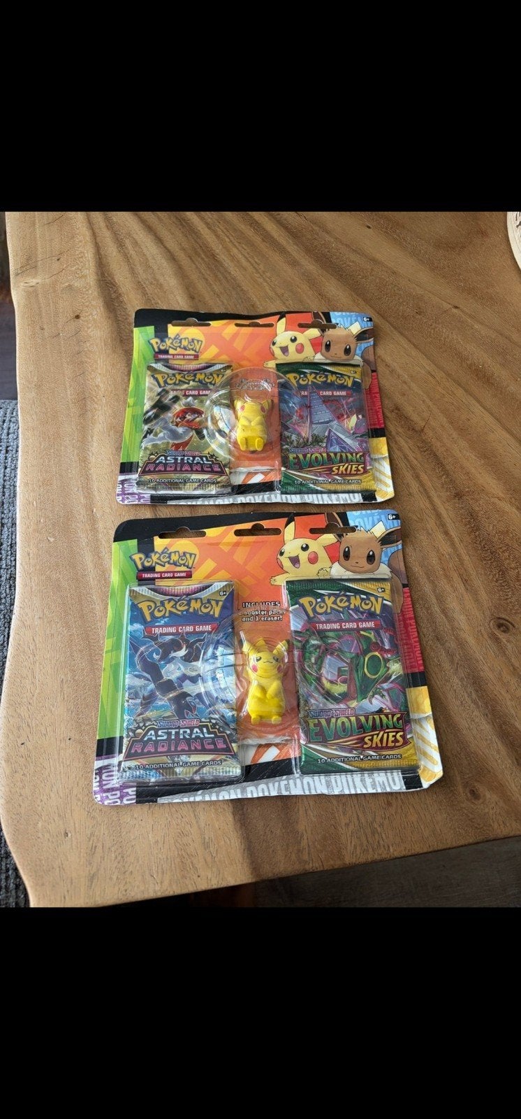 Pokémon Back to School Eraser Blisters (Evolving Skies), Hobby en Vrije tijd, Ophalen of Verzenden, Nieuw, Booster
