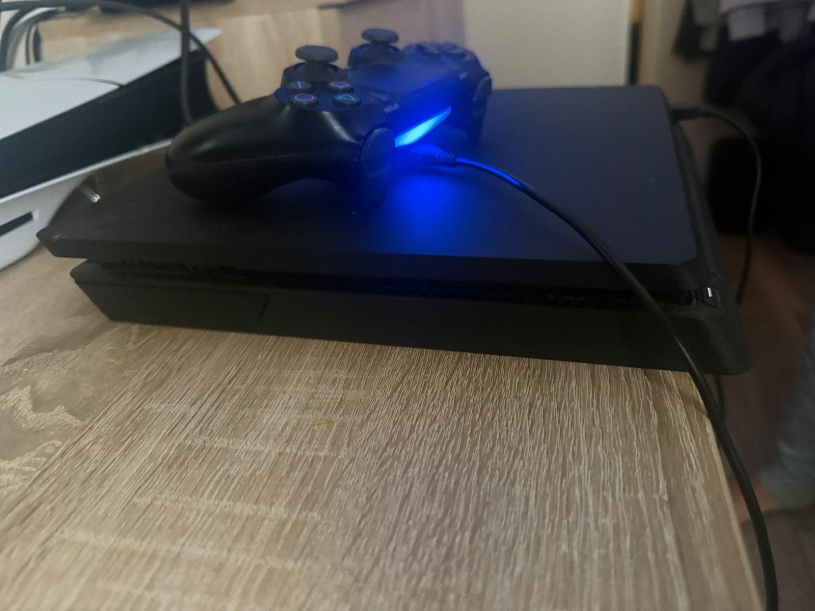 PlayStation 4 Slim met 1TB, controller en spellen, Ophalen of Verzenden, Zo goed als nieuw, 1 TB, Met 1 controller