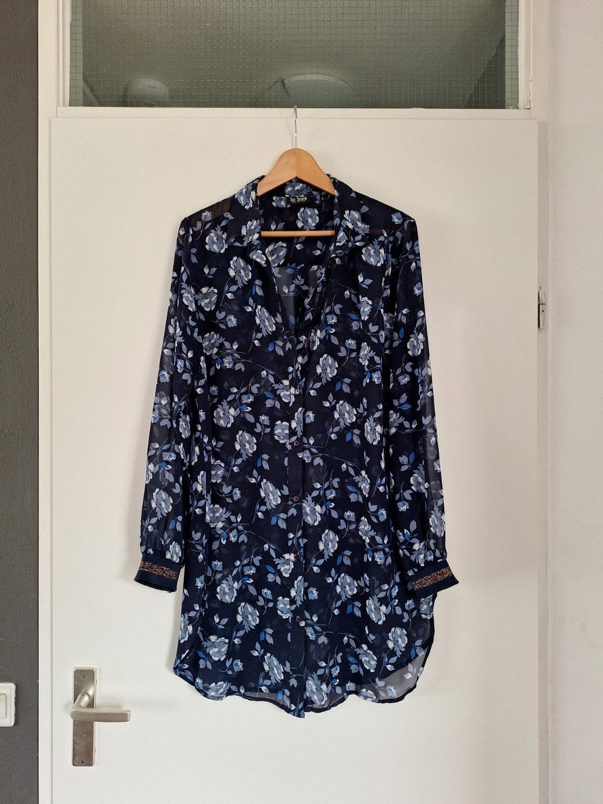 Mooie Donkerblauwe lange blouse mt. L / 40-42 €10,-, Kleding | Dames, Blauw, Maat 42/44 (L), Ophalen of Verzenden, Zo goed als nieuw