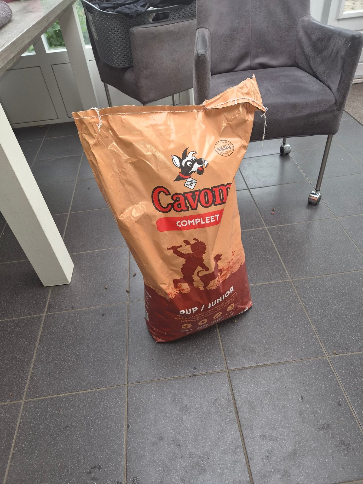 Vrijwel volledig zak junior brokken (geperst) van Cavom, Dieren en Toebehoren, Ophalen of Verzenden, Hond