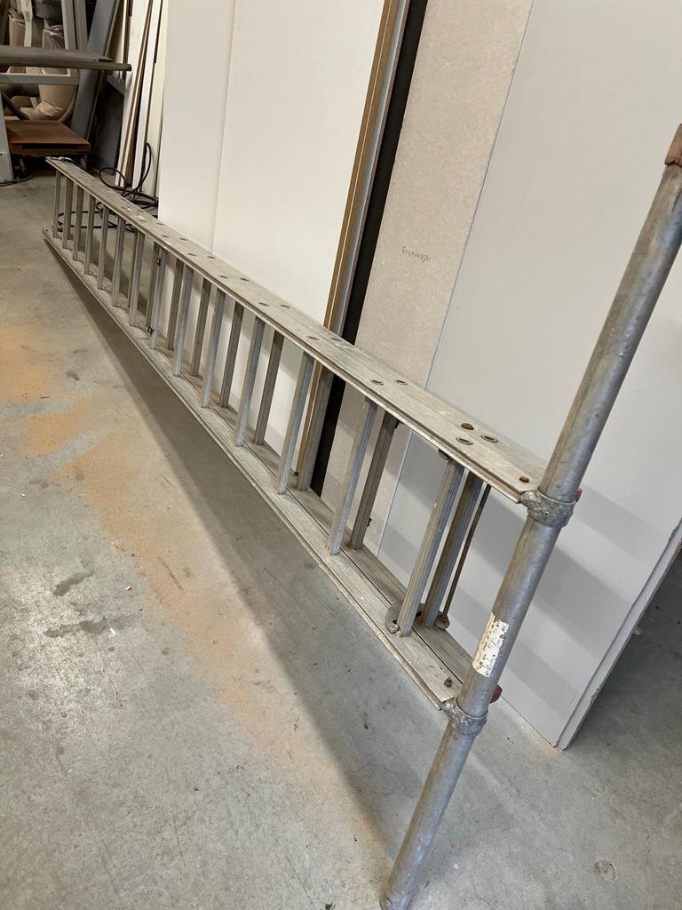 2-delige aluminium schuifladder (2x 4,10m), Doe-het-zelf en Verbouw, Ladders en Trappen, Ophalen, Gebruikt, Ladder, Opvouwbaar of Inschuifbaar