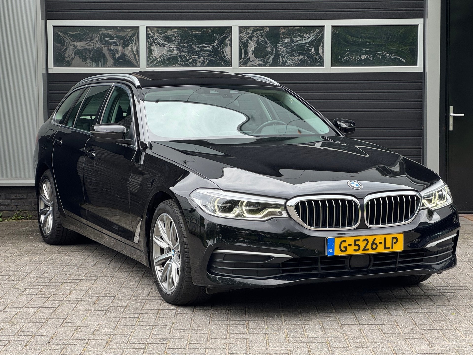 BMW 5-serie Touring 540i xDrive High Executive HUD, Pano, Na, Automaat, Gebruikt, Euro 6, 2000 kg
