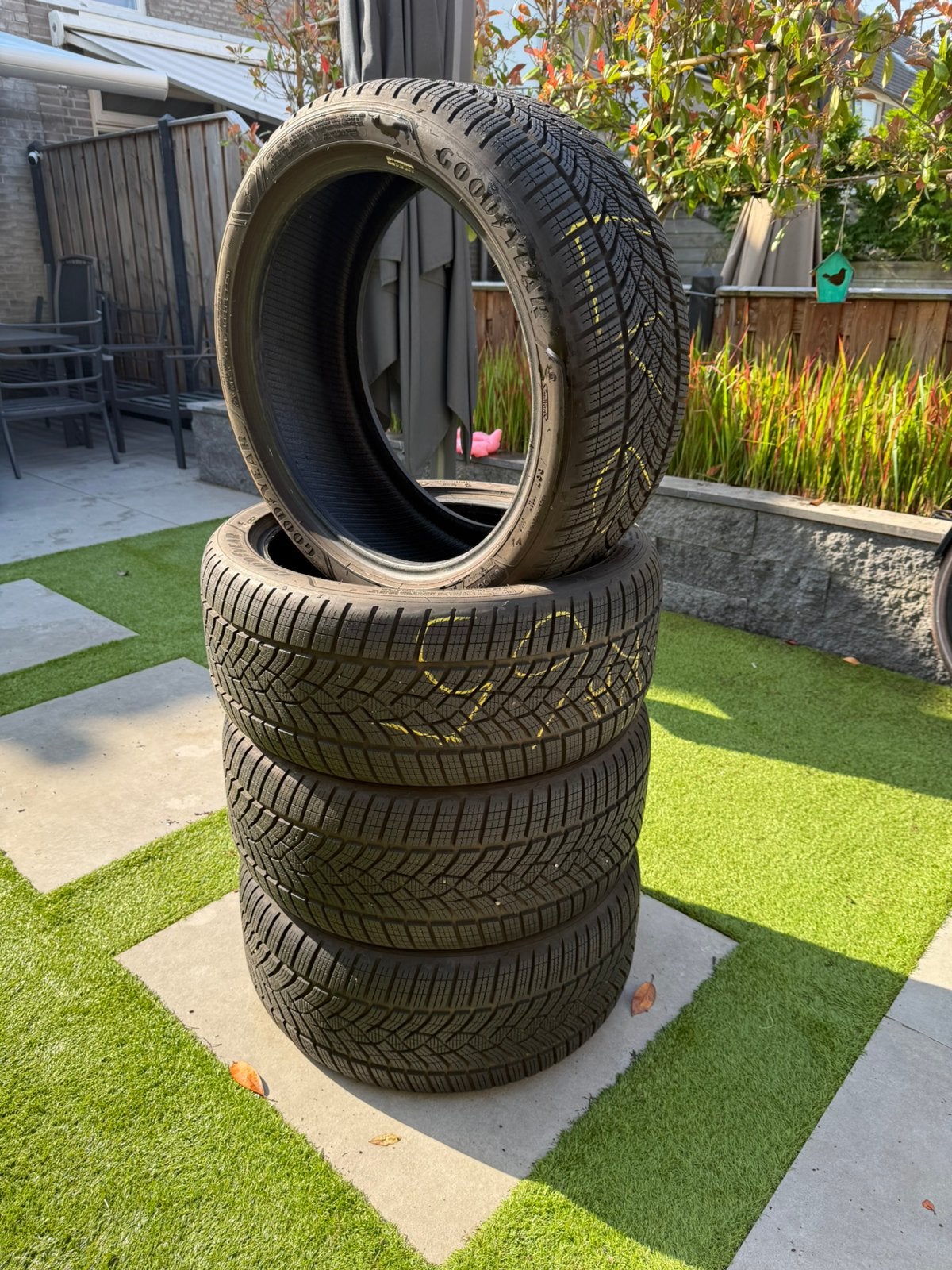 Goodyear UltraGrip Perform+ winterbanden 255/40 R19 100V XL, Auto-onderdelen, Banden en Velgen, Gebruikt, 255 mm, Winterbanden
