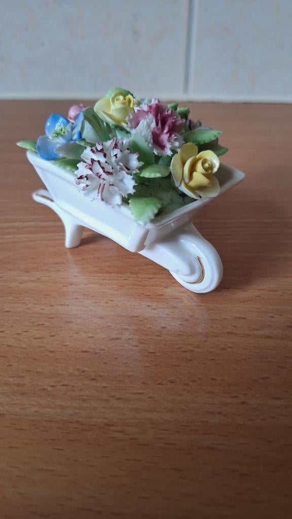 Royal Adderley Kruiwagen met Bloemen - Porselein, Gebruikt, Meerkleurig, Ophalen of Verzenden, Klassiek