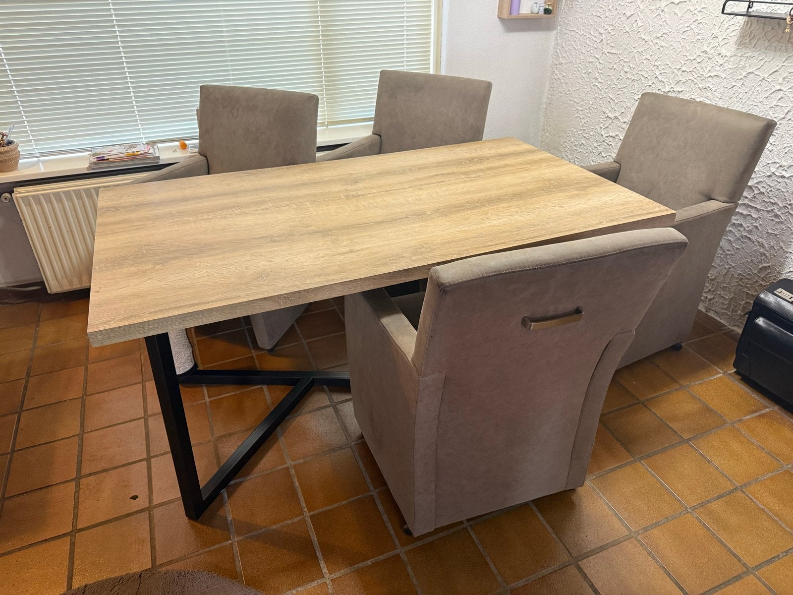Eettafel met 4 stoelen - Modern design, Huis en Inrichting, Tafels | Eettafels, Gebruikt, 150 tot 200 cm, Vier personen, Rechthoekig