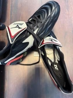 Nieuwe Mizuno voetbalschoenen maat 47 (US 13), Maat XS of kleiner, Schoenen, Nieuw, Ophalen of Verzenden