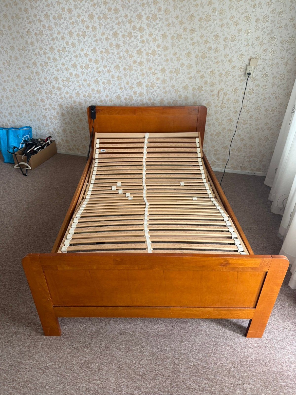 Elektrische bed 120x200, Huis en Inrichting, Slaapkamer | Bedden, Ophalen, Zo goed als nieuw, Twijfelaar, 120 cm