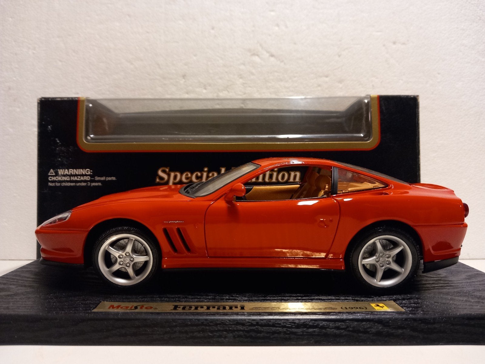 Ferrari 550 Maranello rood Maisto metal 1/18 KRD, Ophalen of Verzenden, Zo goed als nieuw, Auto, Maisto