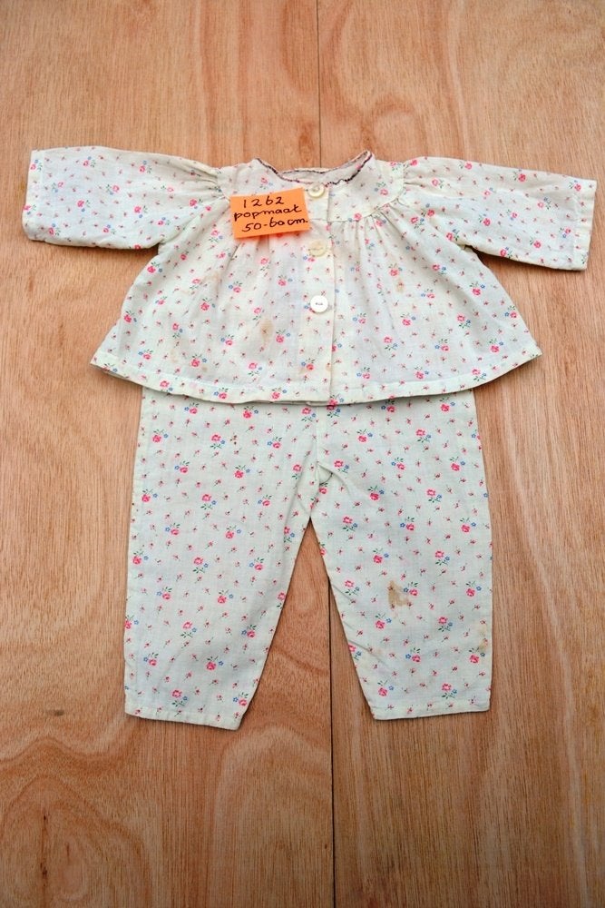 Mooi oud katoenen poppen pakje uit de jaren ca.1960 NR 1262, Verzamelen, Poppen, Ophalen of Verzenden, Zo goed als nieuw, Kleertjes