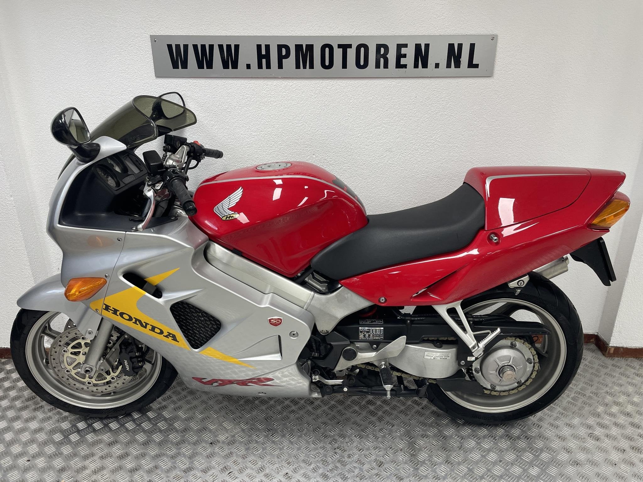 Honda VFR 800 F FI 50 ANNIVERSARY LTD BOVAGGAR NIEUWSTAA, Motoren, Motoren | Honda, Rivium Boulevard 222-11
2909 LK  Capelle aan den Ijssel, NL