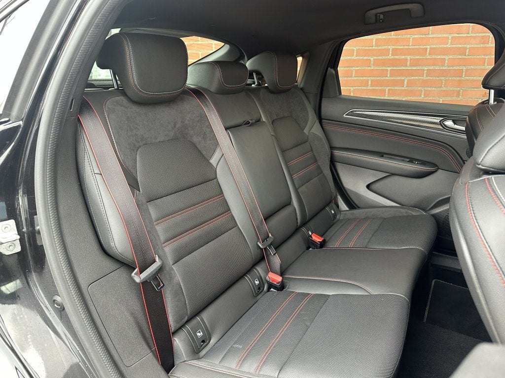 Renault Arkana 1.6 E-TECH Hybride 145 R.S. Line Leder Camera, Auto's, Renault, Gebruikt, Euro 6, 4 cilinders, Zwart