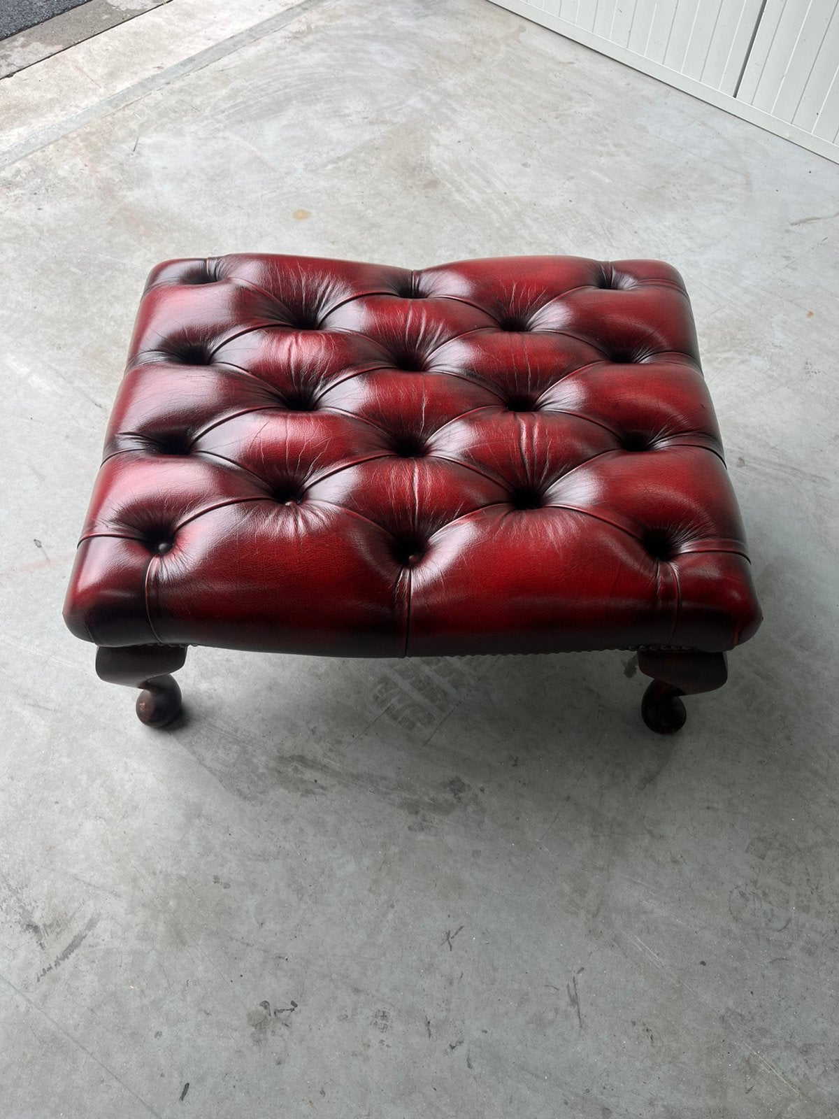 Chesterfield voetenbankje, Hout, Gebruikt, 50 tot 75 cm, Ophalen of Verzenden