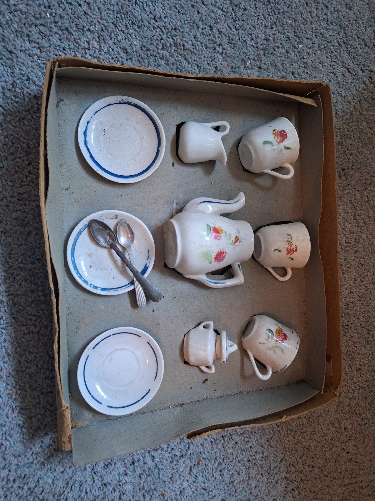 Antiek kinderservies, Ophalen