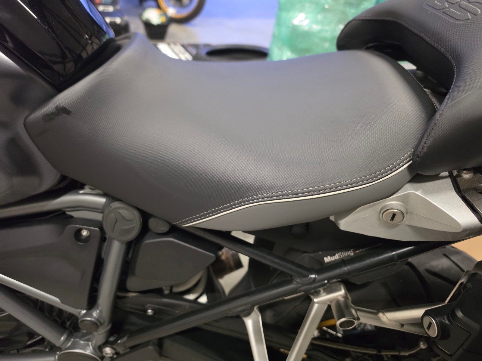 BMW R 1250 GS Adventure verlaagd zadel origineel BMW, Gebruikt, Ophalen of Verzenden, BMW Motorrad, Info@bmw-motorrad.com