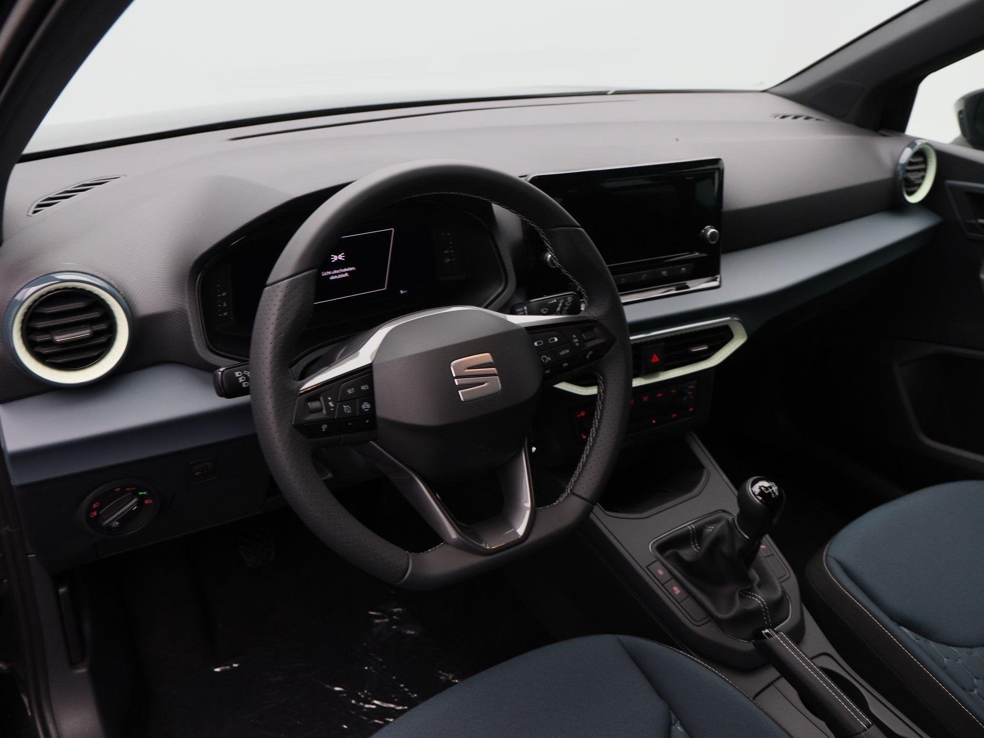 SEAT Arona Style Business Connect 1.0 TSI 95 PK | Trekhaak |, Auto's, Voorwielaandrijving, Stof, 95 pk, Automatische klimaatregeling