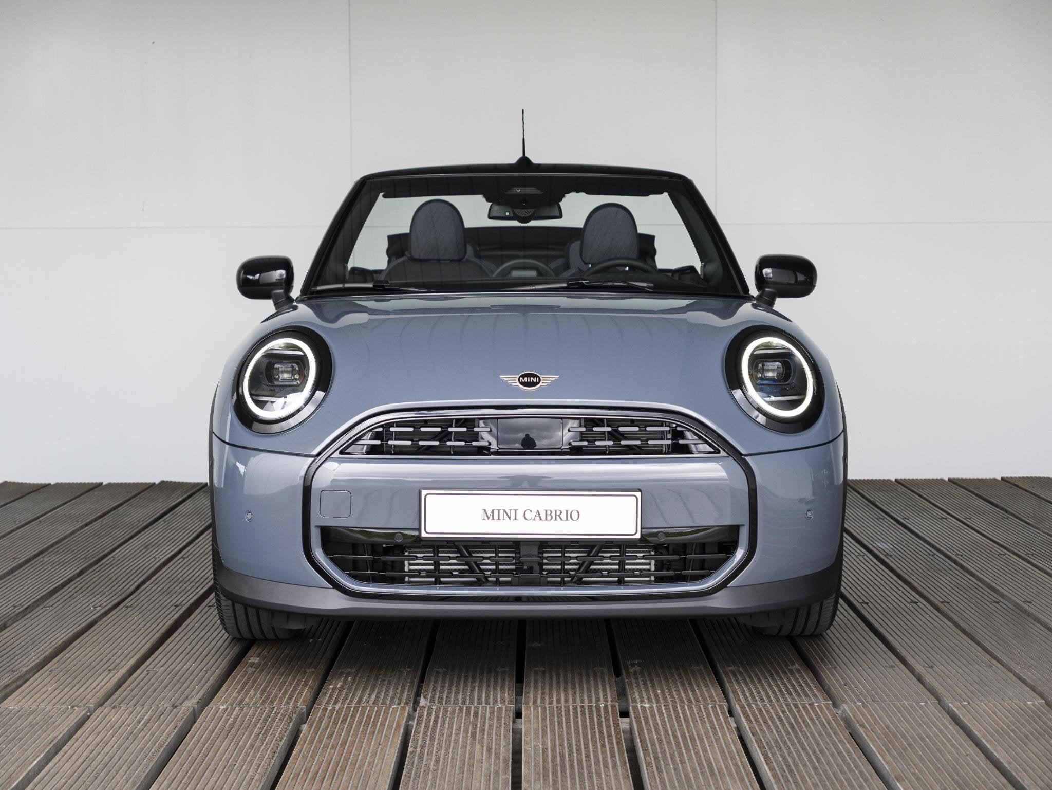 MINI Cabrio Cooper C | Classic + M pakket, 1998 cc, 15 km/l, Cabriolet, 4 stoelen