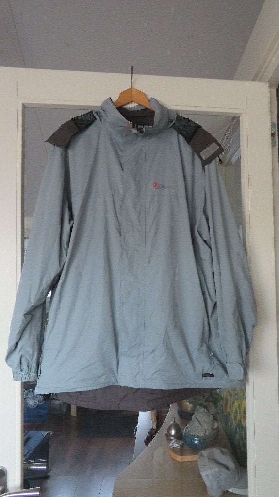 Outdoorjack Fjallraven, Verzenden, Zo goed als nieuw, Kleding