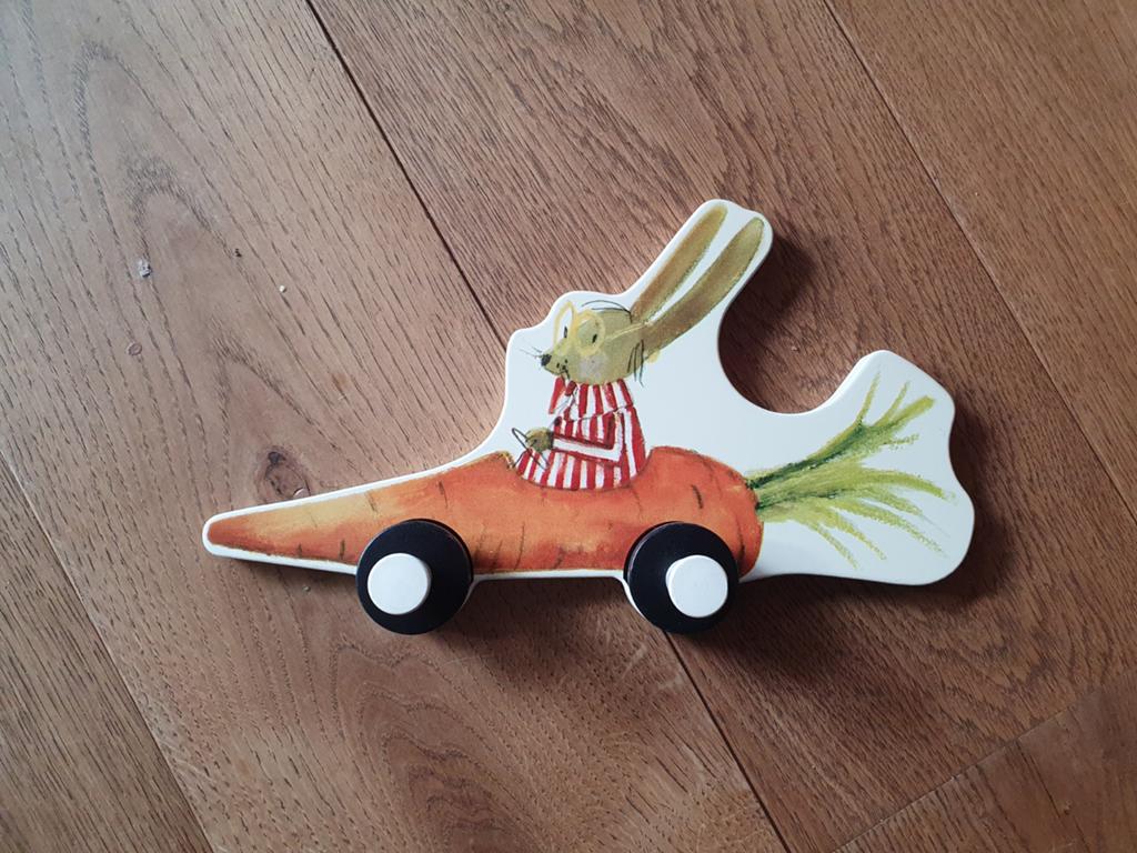 Kapstok Konijn in Wortelauto - Kinderkamer Decoratie, Ophalen of Verzenden, Zo goed als nieuw