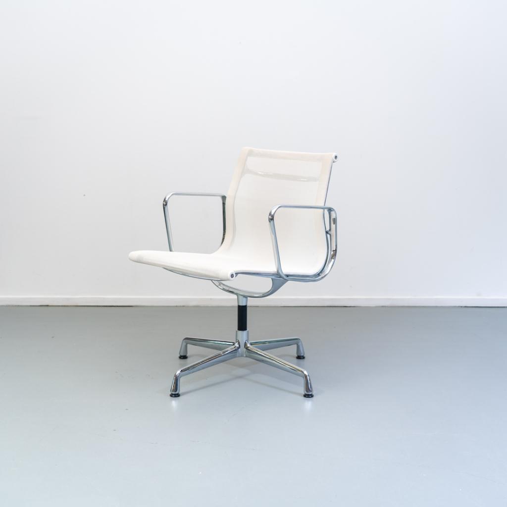 40 x Vitra Eames EA 108 Stoel Wit Netweave - Chroom, Huis en Inrichting, Stoelen, Niet ingevuld, Wit, Niet ingevuld, Ophalen of Verzenden