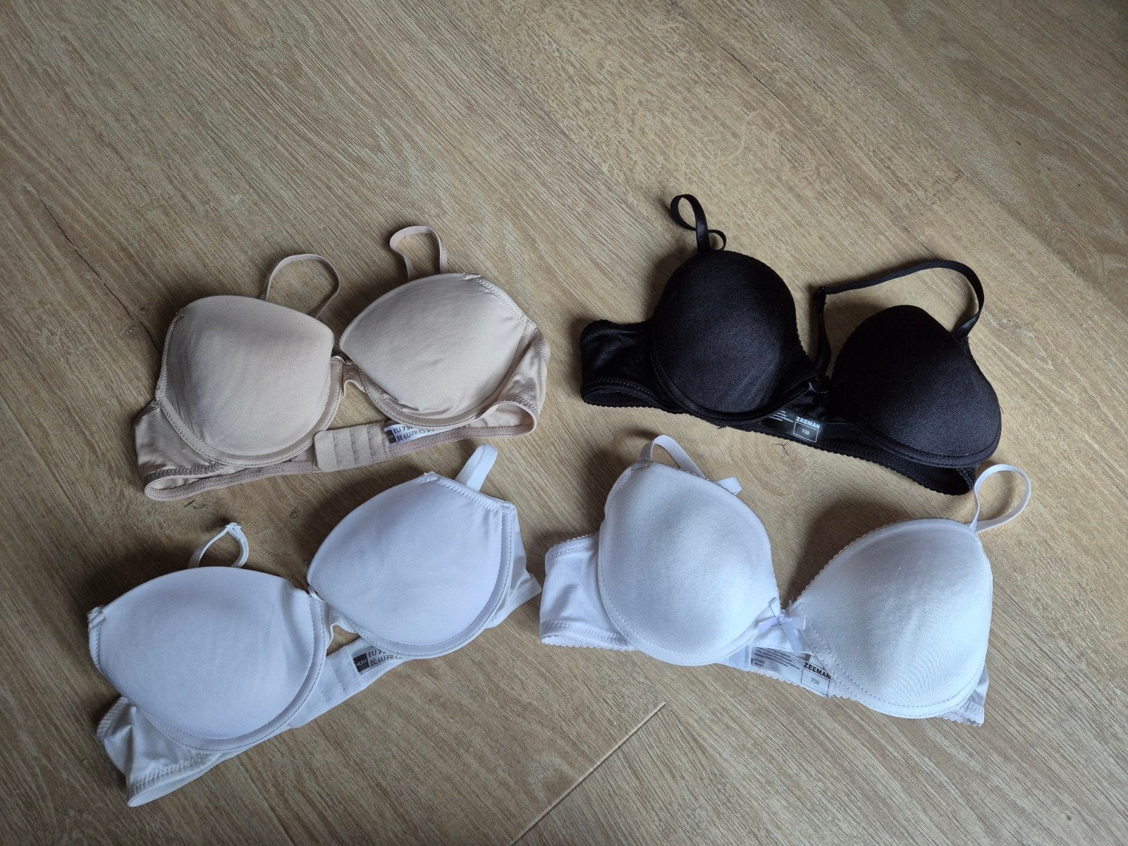 BH's 75B - Set van 4 (wit, zwart, beige), Ophalen of Verzenden
