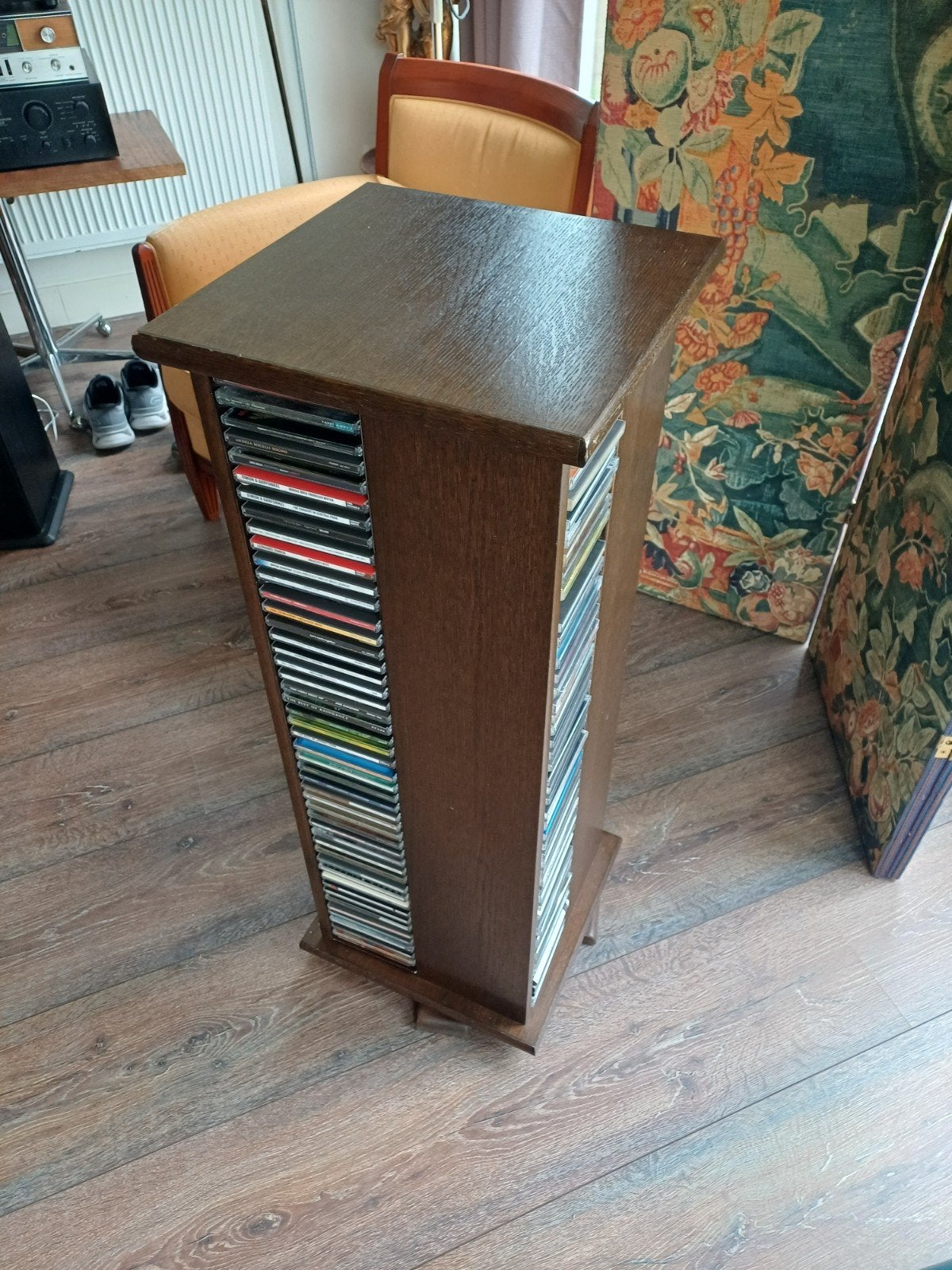 Draaibare houten CD opbergtoren met 200 CD's, Ophalen, Gebruikt, Pop