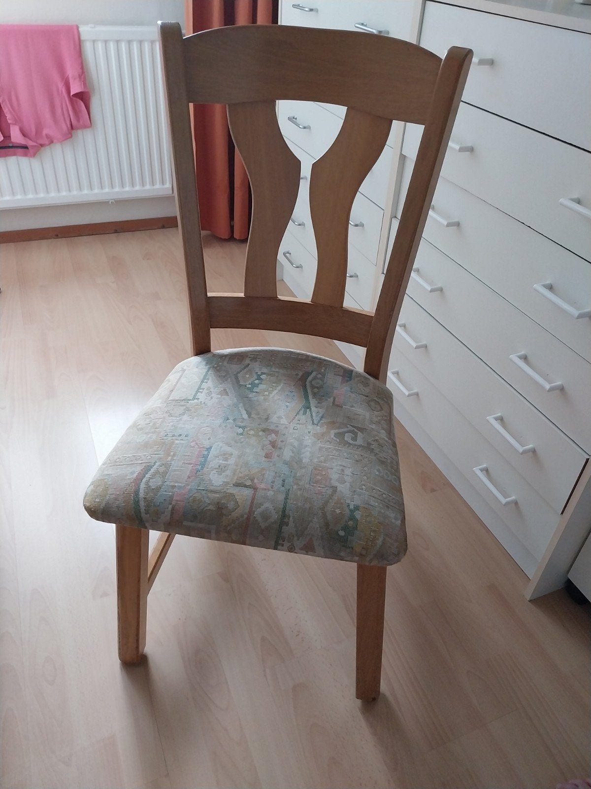 GRATIS 4 Houten stoelen met stoffen zitting, Huis en Inrichting, Stoelen, Ophalen, Gebruikt, Overige kleuren, Klassiek