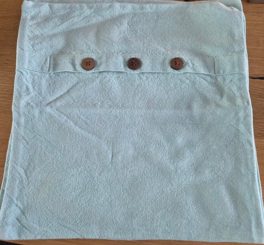 4 lichtblauwe kussenhoezen met knopen * 35x35 cm, Ophalen of Verzenden, Zo goed als nieuw, Blauw, Vierkant
