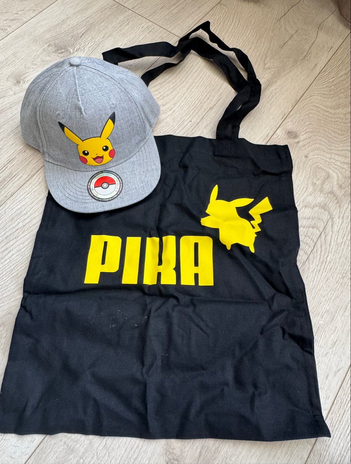 Pikachu pet en tas - H&M Pokémon set, Ophalen of Verzenden, Zo goed als nieuw, Pet
