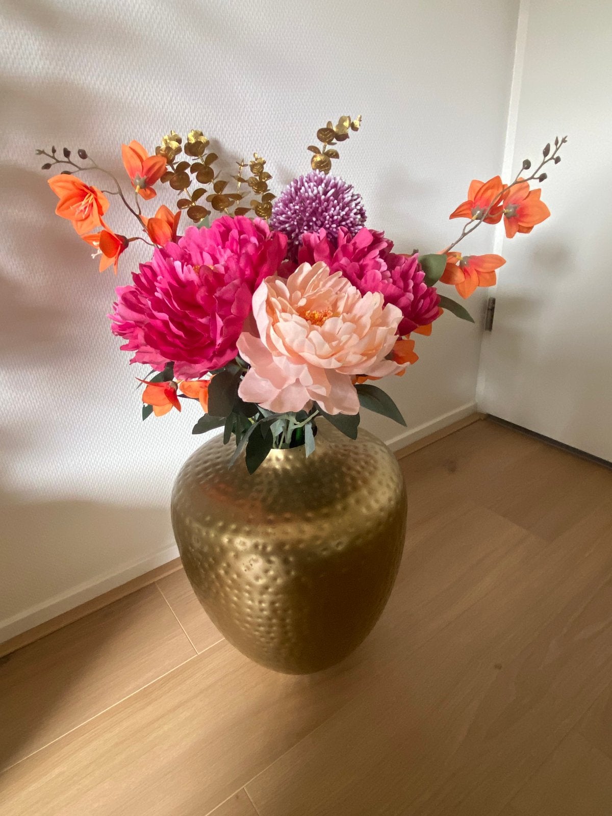 Vaas goud met kunst zijde bloemen roze oranje paars goud, Binnen, Roze, Kunstbloem, Ophalen of Verzenden