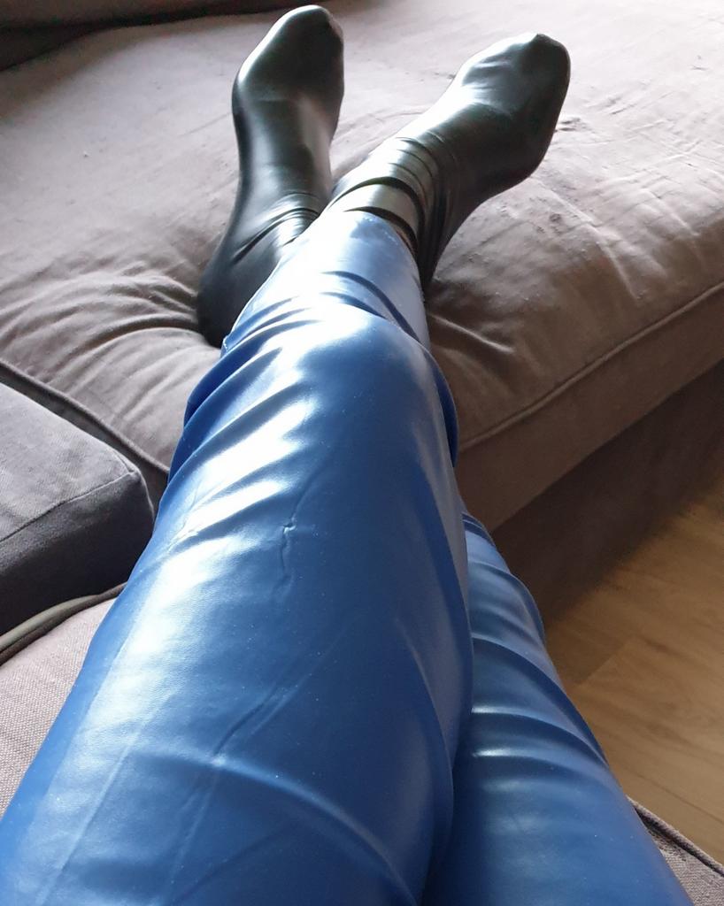 Koningsblauwe pu broek met pu leren sokken, Kleding | Dames, Blauw, Maat 46/48 (XL) of groter, Nieuw, Ophalen of Verzenden