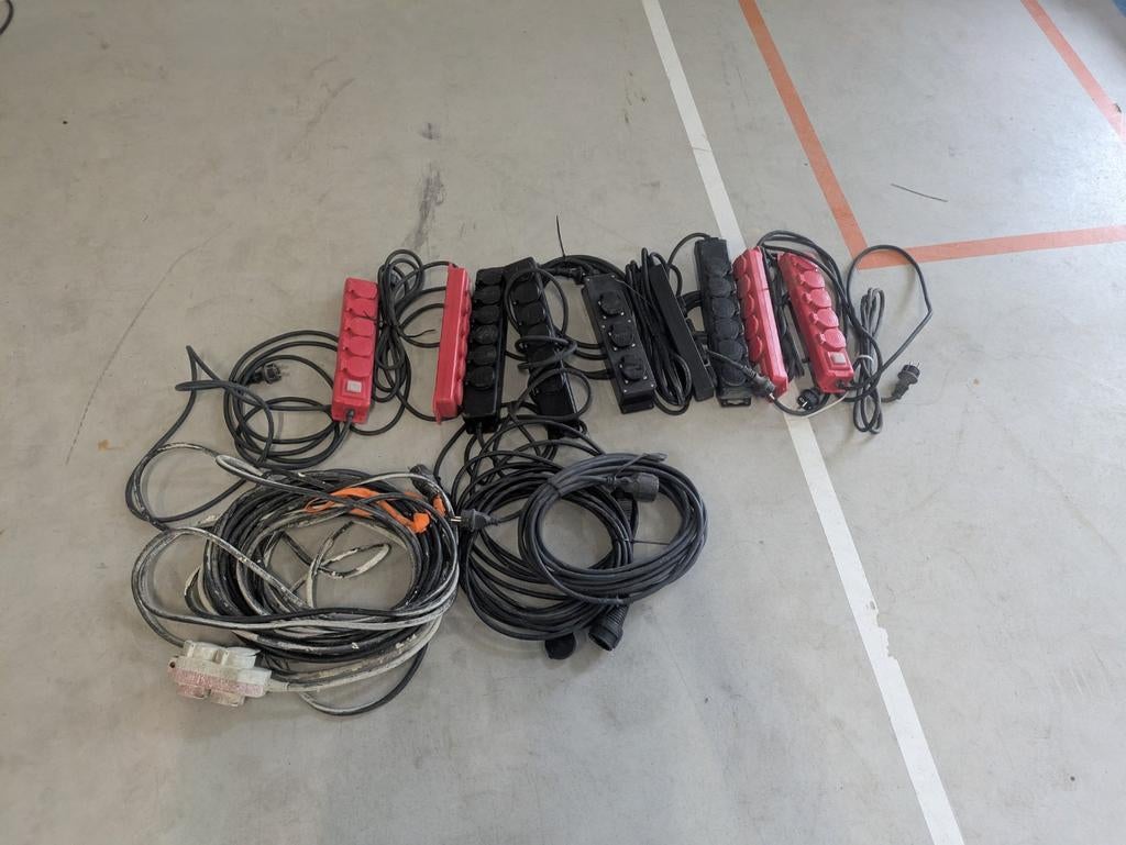 Partij ip44 contactdozen en verlengkabels, Doe-het-zelf en Verbouw, Elektra en Kabels, Ophalen, Zo goed als nieuw, Kabel of Snoer
