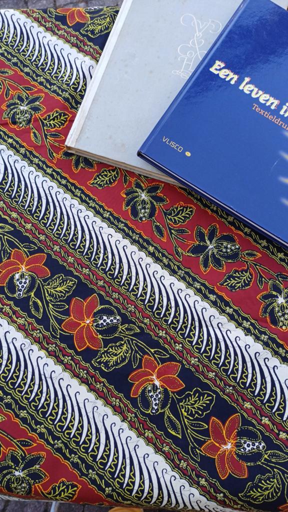 Vlisco lap en Vlisco Boeken: Een Leven in Kleur & V&H, Boeken, Mode, Zo goed als nieuw, Mode algemeen, Ophalen of Verzenden