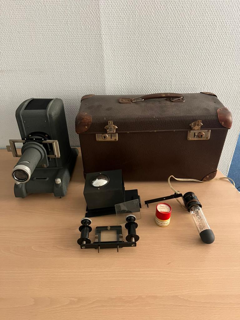 Antieke Zett-Projektor voor Dia’s en Films met Opbergkoffer, Ophalen of Verzenden, Voor 1940, Projector