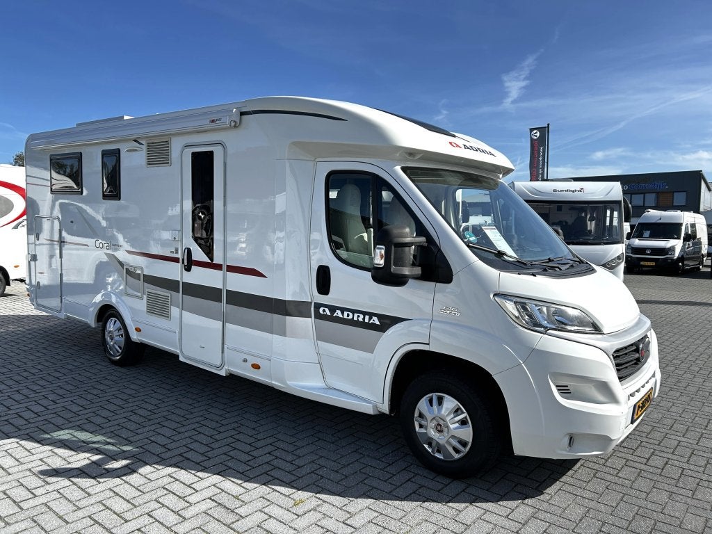 Adria Coral S 690 SC Queensbed/Euro-5/2015/7.3m/Alde-verwrm, Caravans en Kamperen, Fiat, Tot en met 2, 7 tot 8 meter, Bedrijf
