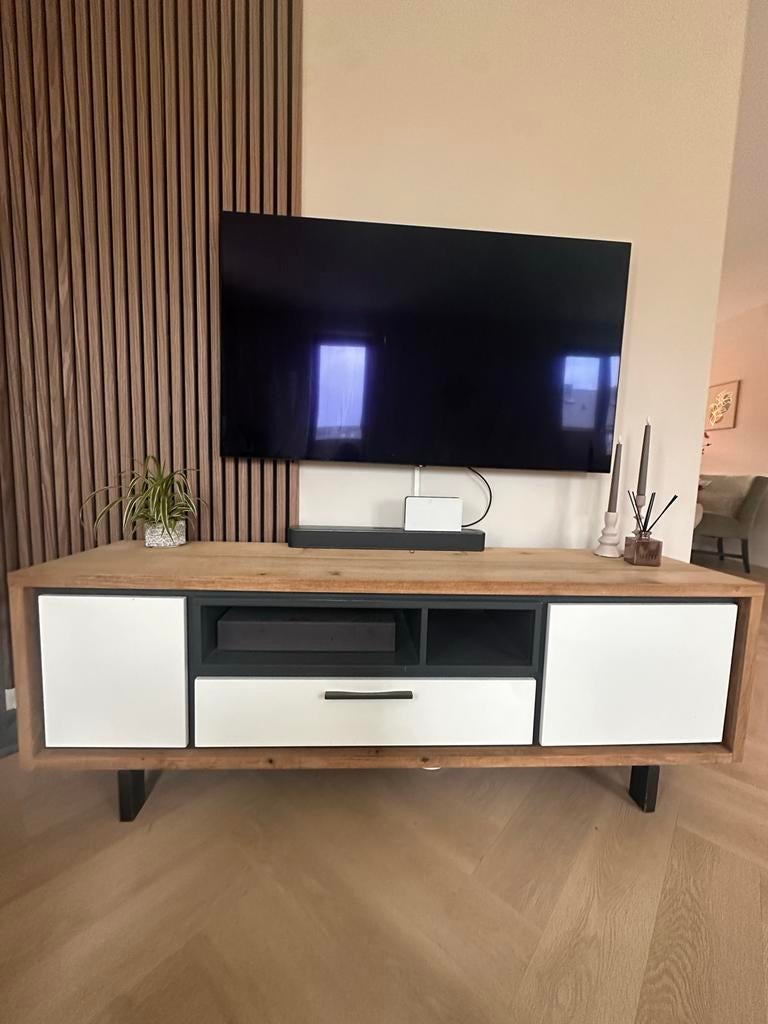 XOOON TV-meubel met LED, Huis en Inrichting, 150 tot 200 cm, Ophalen of Verzenden, Zo goed als nieuw, 25 tot 50 cm