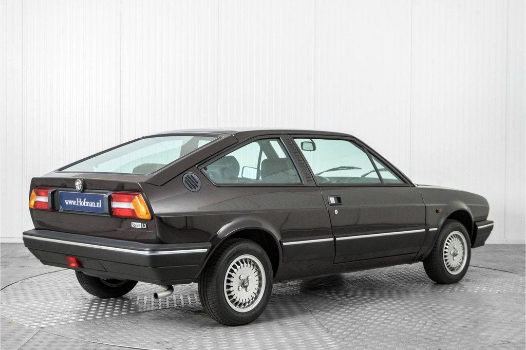 Alfa Romeo Alfasud SPRINT VELOCE 1.3 (bj 1984), Auto's, Alfa Romeo, Metallic lak, Gebruikt, Overige modellen, 4 cilinders