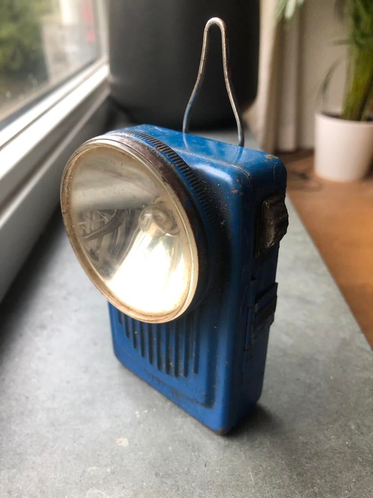 Oude blauwe Pertrix nummer 665 zaklamp - in werkende staat, Ophalen of Verzenden, Gebruikt, Batterij