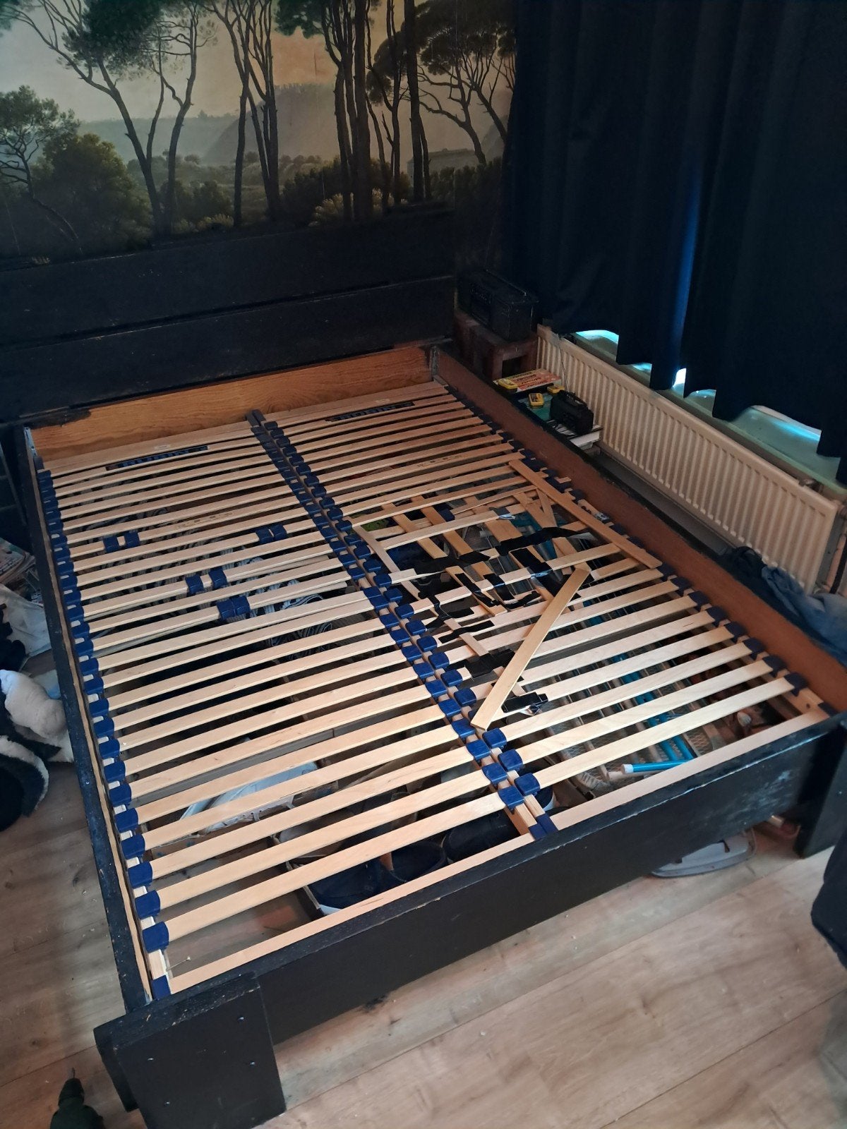 Gratis tweepersoonsbed - Afhalen in de Jordaan, Huis en Inrichting, Ophalen, Gebruikt, Zwart, Tweepersoons