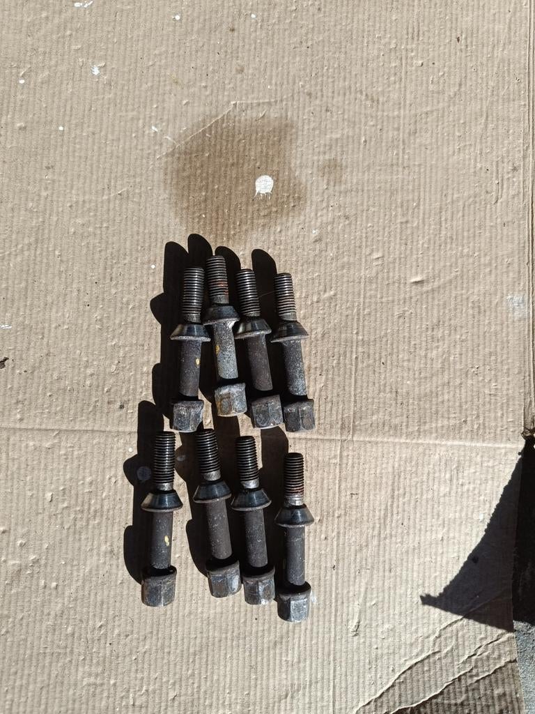 8x wielbouten voor putdeksel velgen mercedes w126,w124,w201, Ophalen of Verzenden, Gebruikt, Universele onderdelen