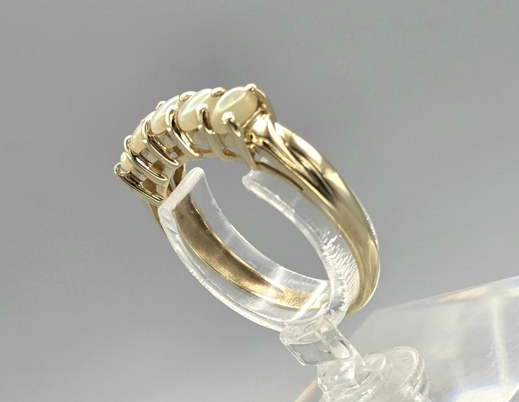 gouden Vintage ring met edelstenen opaal. 2026/510, Sieraden, Tassen en Uiterlijk, Ringen, Overige kleuren, ., Ophalen of Verzenden