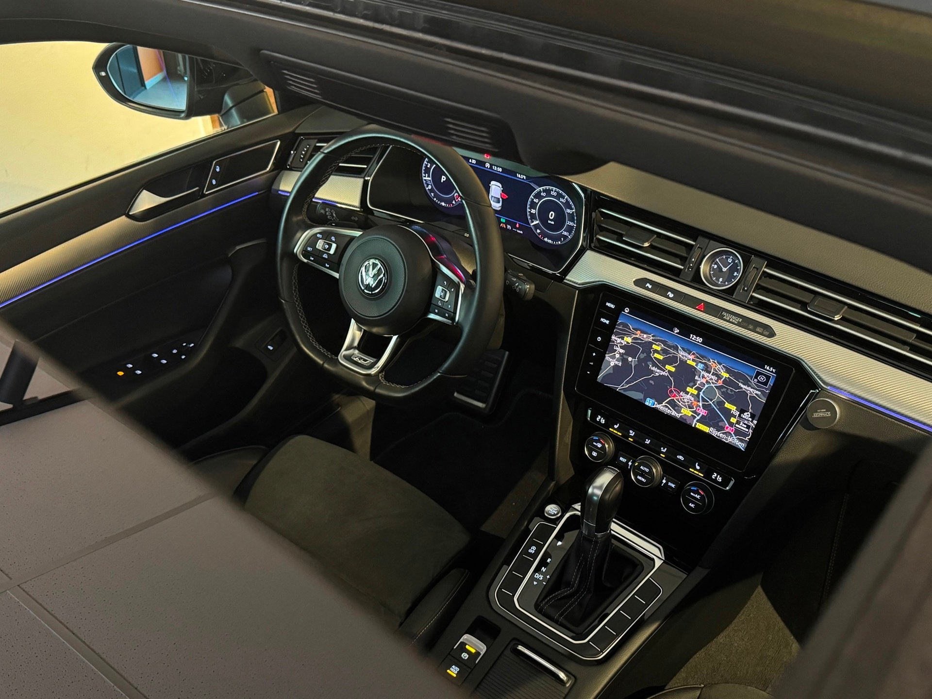 Volkswagen Arteon 2.0 TSI 3c R-Line|PANO|HUD|VIRTUAL|MASSAGE, Dealer onderhouden, Arteon, Gebruikt, Adaptive Cruise Control