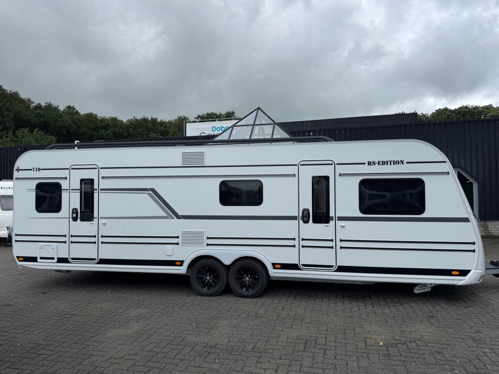 LMC | Kinderkamer | Badkamer, Caravans en Kamperen, Caravans, Rondzit, Overige typen, 7 tot 8 meter, Bedrijf