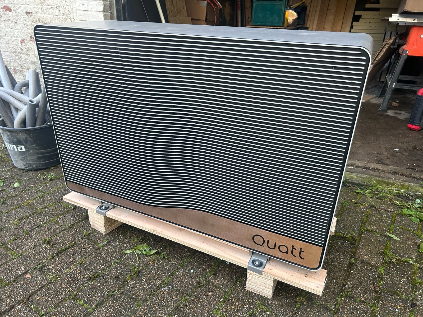 Quatt V2 buitenunit R290 7KW, Ophalen of Verzenden, Zo goed als nieuw