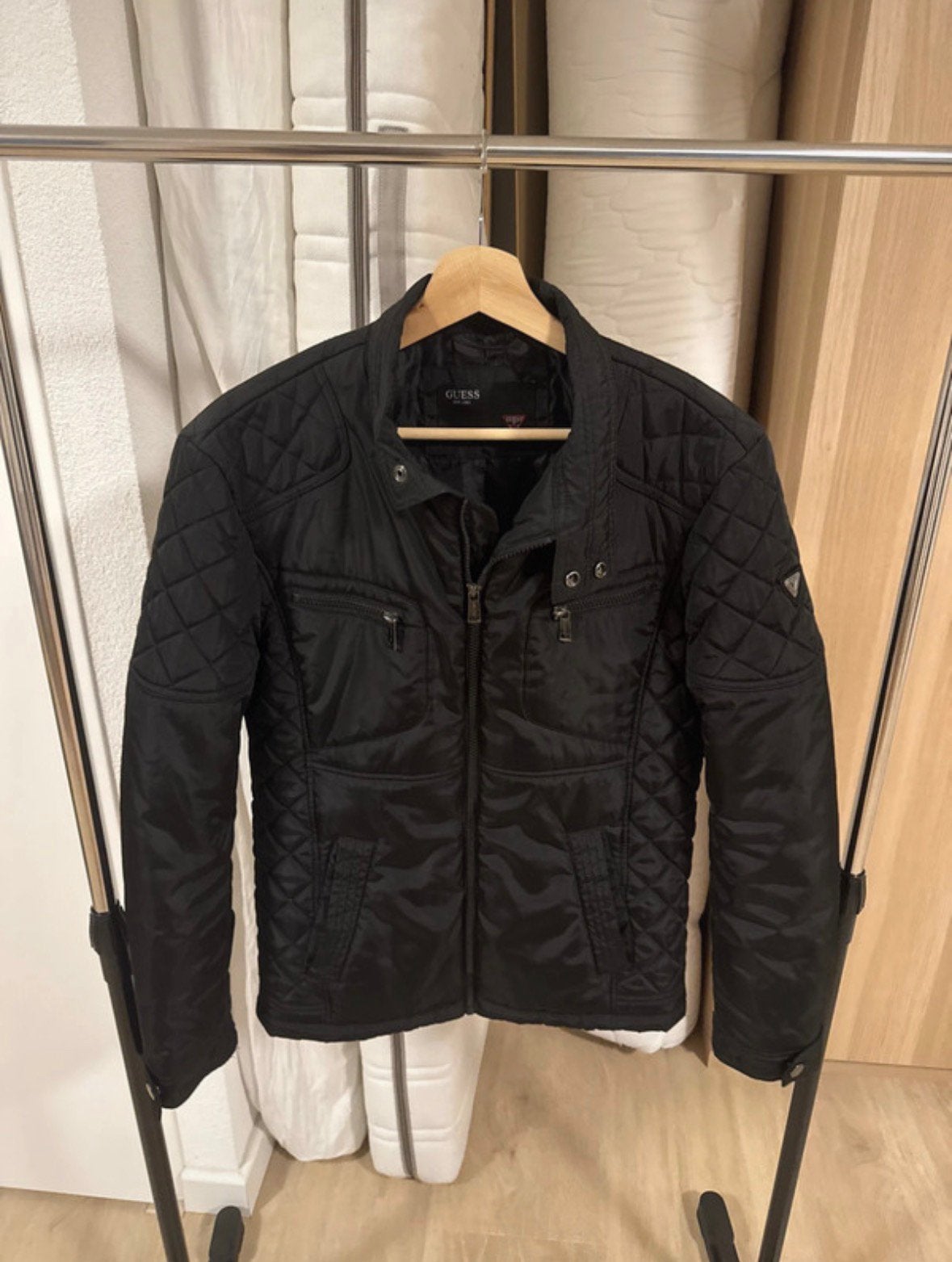 Guess jas, Verzenden, Zo goed als nieuw, Maat 52/54 (L), Zwart