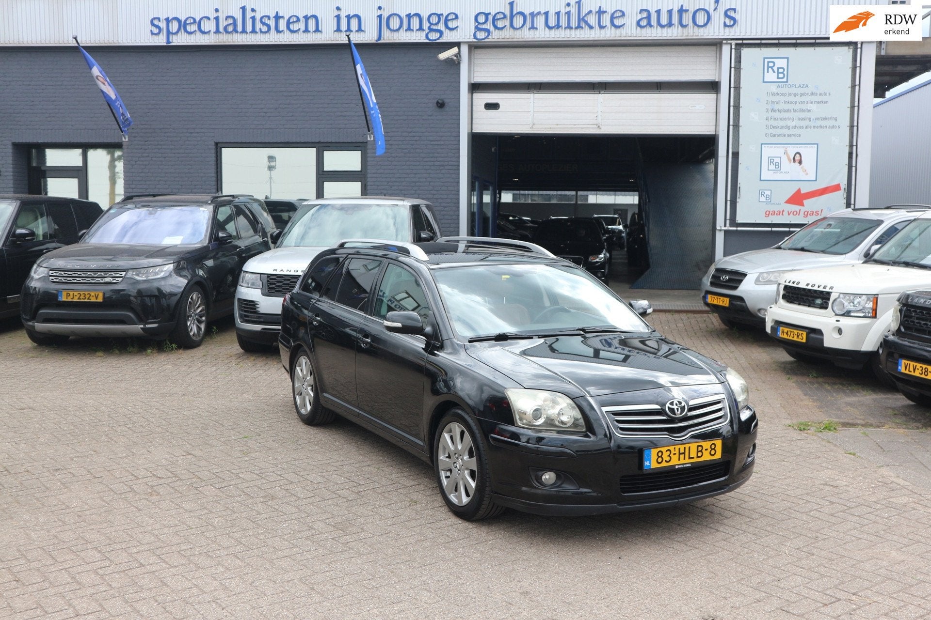 Toyota Avensis Wagon 2.0 VVTi Business Pro / AUTOMAAT / LEER, Auto's, 1998 cc, 1370 kg, 4 cilinders, Zwart