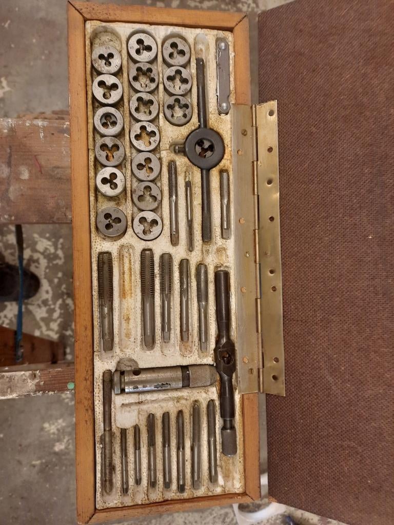 Complete tap- en snijset in houten kist - Withwort, Ophalen of Verzenden, Gebruikt