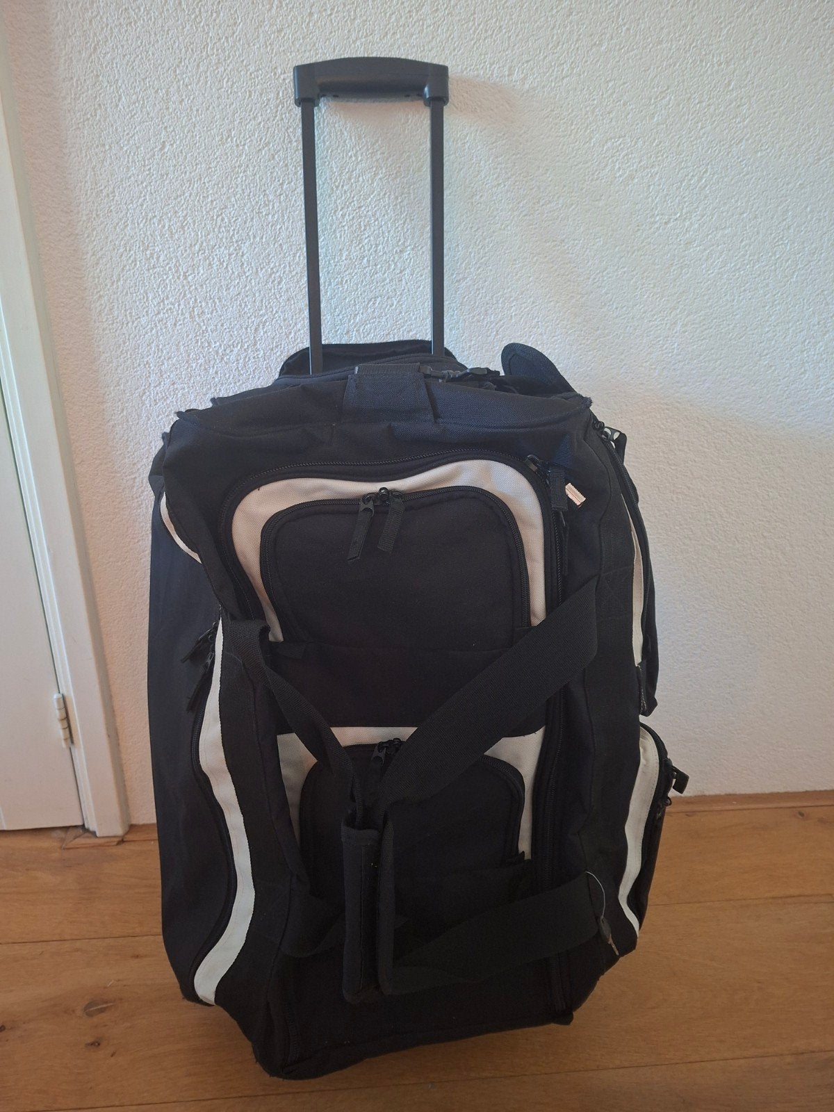 Weekendtas met wieltjes, 30 cm of meer, Zwart, Zo goed als nieuw, Wieltjes